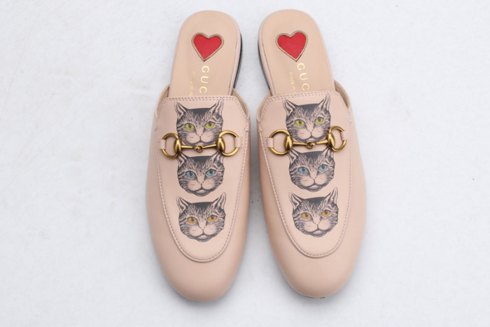 guc loafer