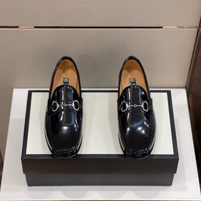 guc loafer