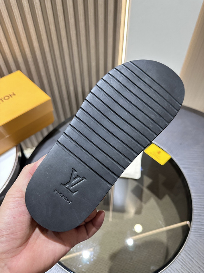 lovt sandal