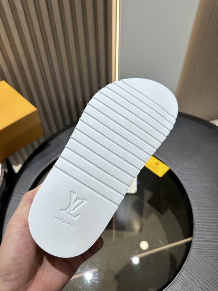 lovt sandal