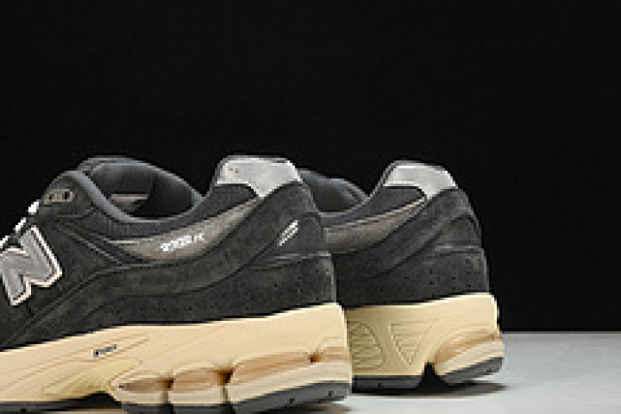 new Ba1an*e 2002r black dark grey m2002rho
